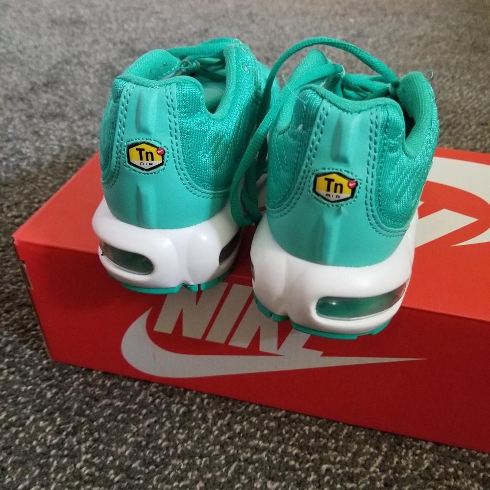 NIKE AIR MAX PLUS - Picture 4 of 7